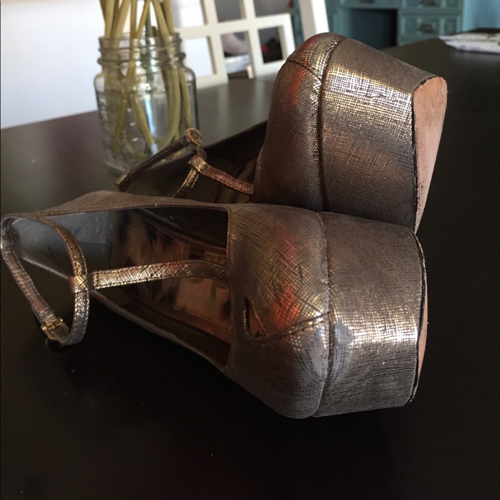 Sam Edelman T-strap Platform Pumps - Picture 4 of 4