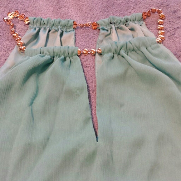 Bebe Double V Sleeveless Top. Size Medium - Picture 2 of 8