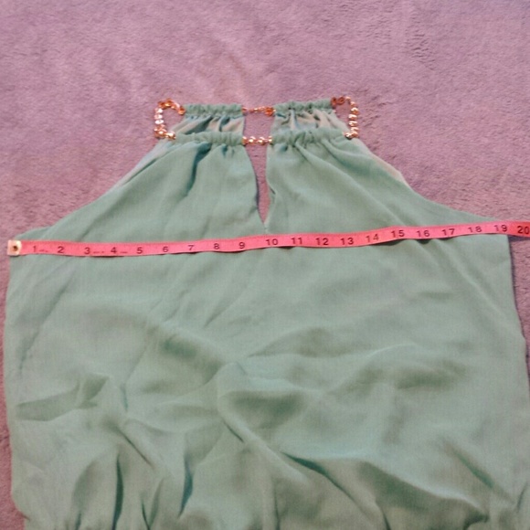 Bebe Double V Sleeveless Top. Size Medium - Picture 3 of 8