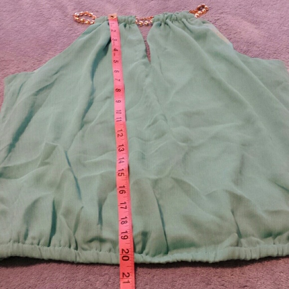 Bebe Double V Sleeveless Top. Size Medium - Picture 4 of 8