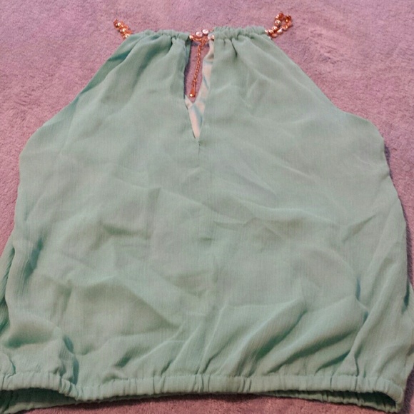 Bebe Double V Sleeveless Top. Size Medium - Picture 5 of 8