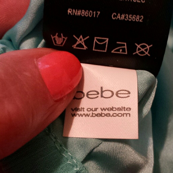 Bebe Double V Sleeveless Top. Size Medium - Picture 7 of 8