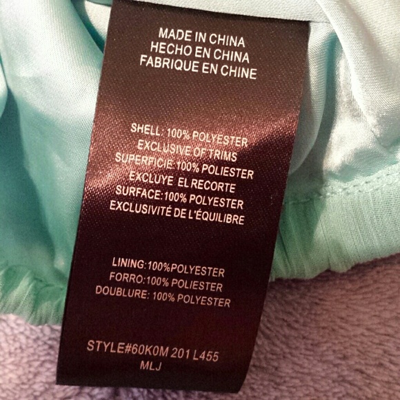 Bebe Double V Sleeveless Top. Size Medium - Picture 8 of 8