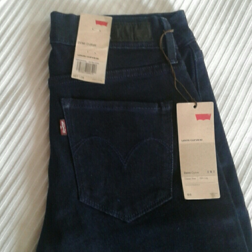 Levis Demi Curve