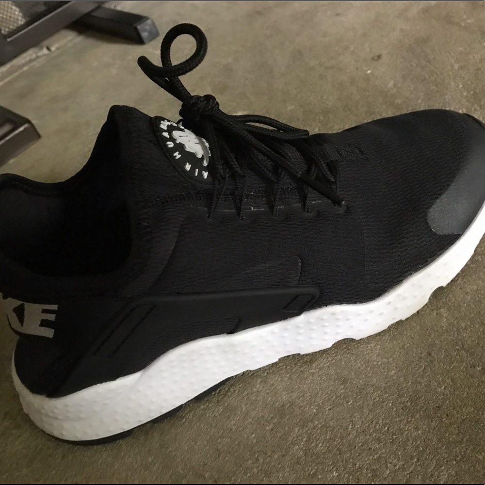 Bike back and white huaraches