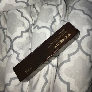 Hourglass Foundation - Blanc