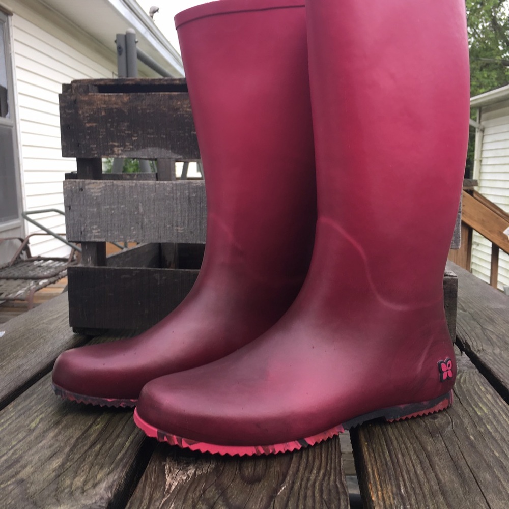 🌻 Butterfly Twists Pink Ombré Rainboots! NEW! - Picture 3 of 9