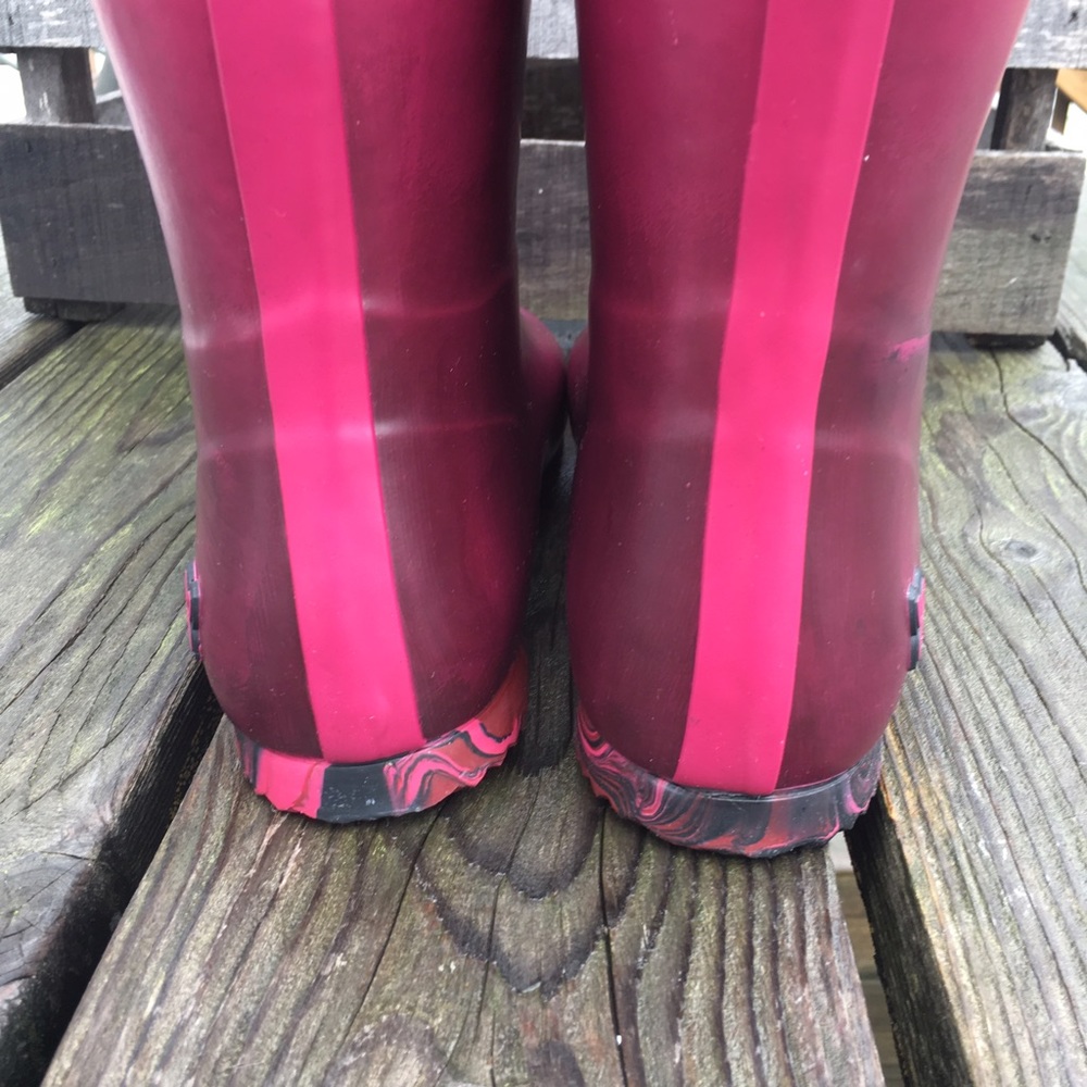 🌻 Butterfly Twists Pink Ombré Rainboots! NEW! - Picture 4 of 9