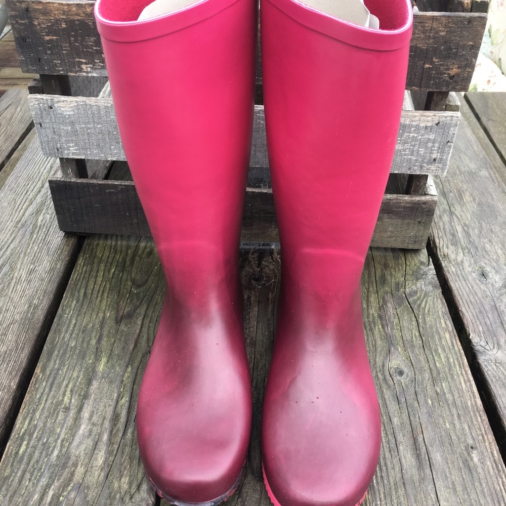 🌻 Butterfly Twists Pink Ombré Rainboots! NEW! - Picture 5 of 9