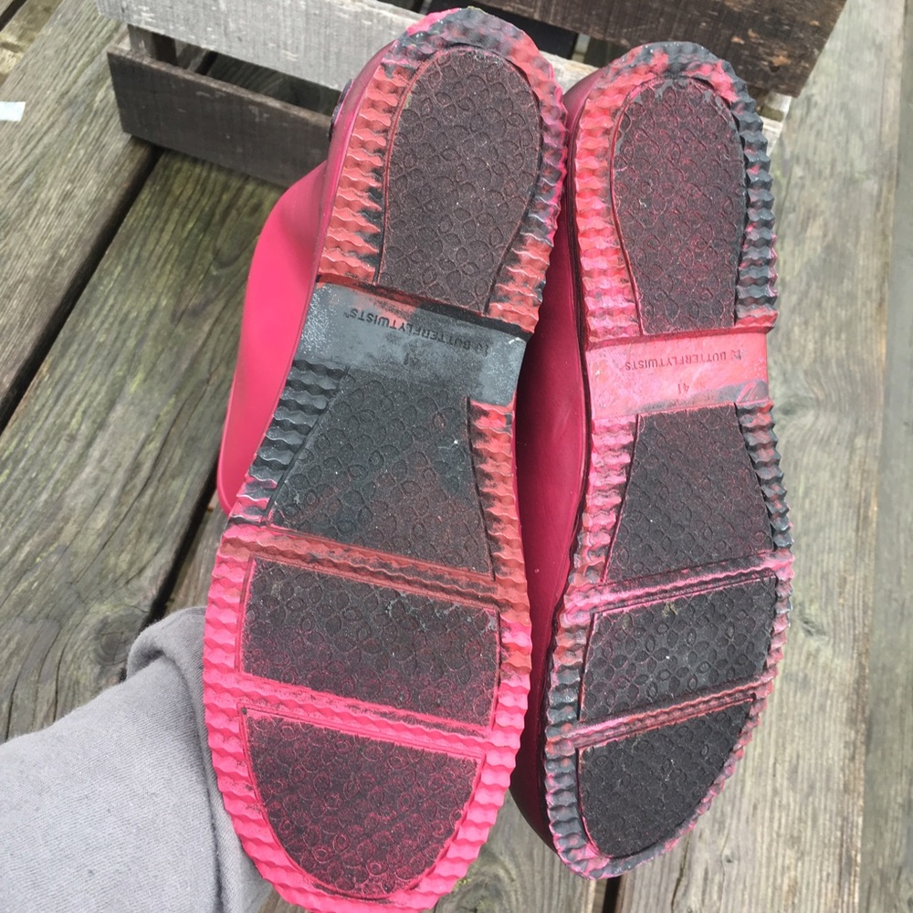 🌻 Butterfly Twists Pink Ombré Rainboots! NEW! - Picture 8 of 9