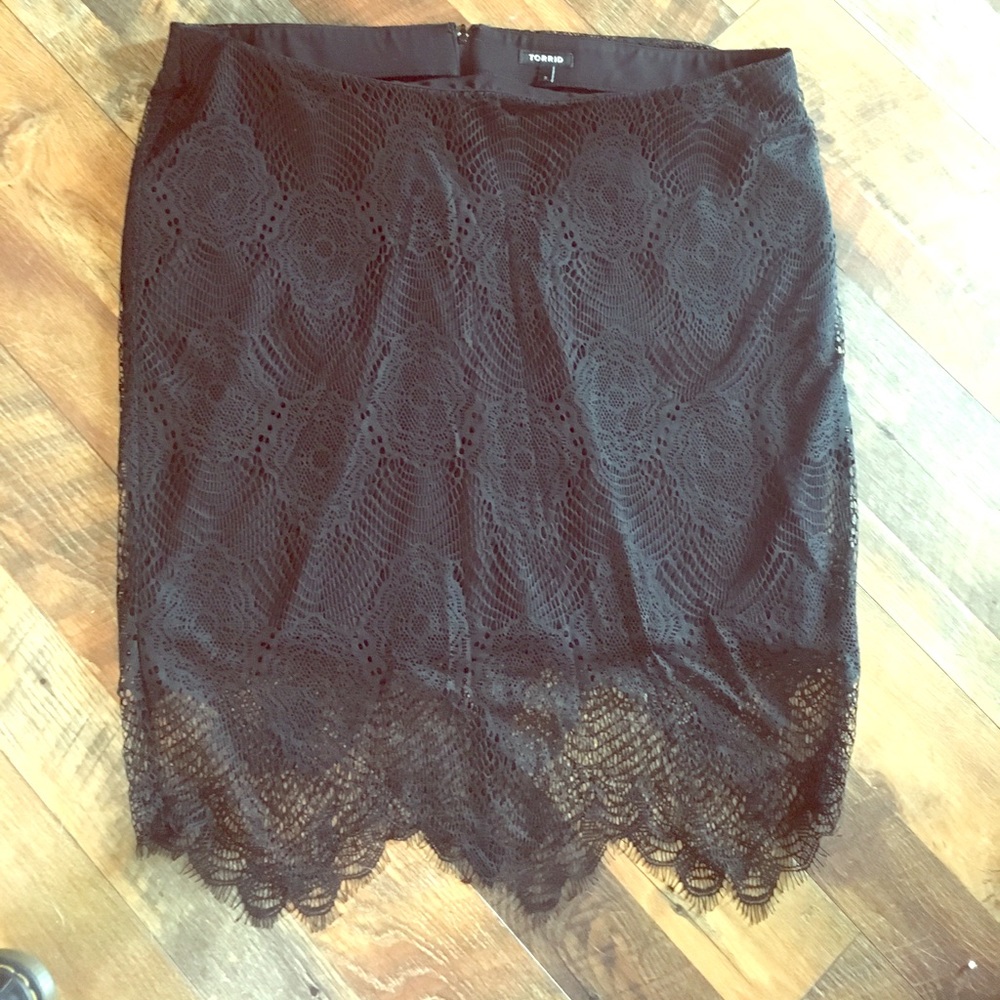 Lace pencil skirt