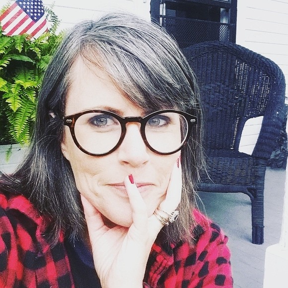 Meet your Posher, Alison - Picture 1 of 1