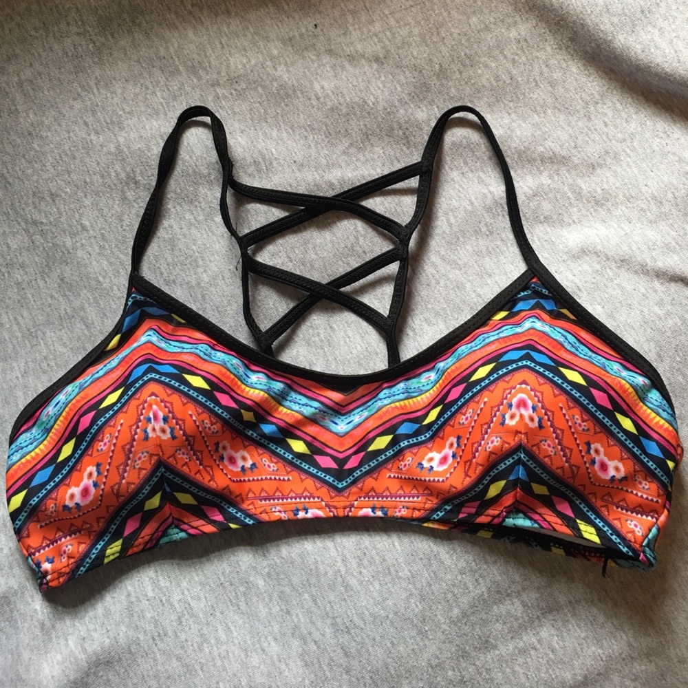 🌴NWOT Aztec design bikini