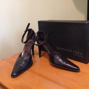 Kenneth Cole Black strap heels