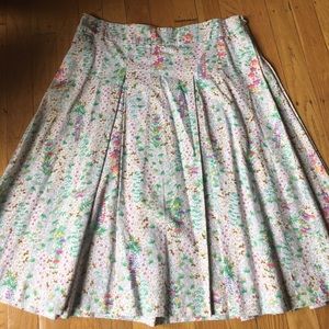 Ladies floral pleated skirt