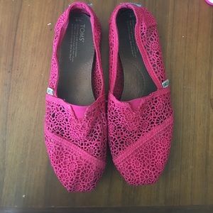 Pink toms