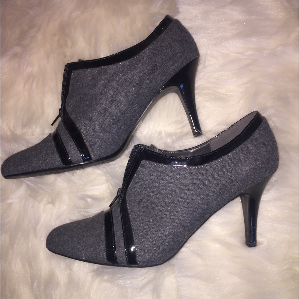 Naturalizer size 10 Gray Heels 💕