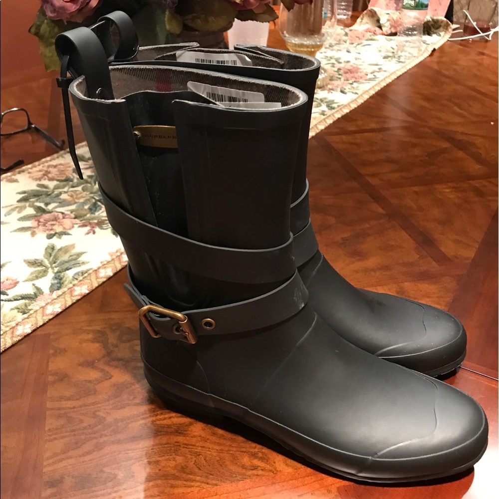 Burberry Black Mid Buckle RainBoots