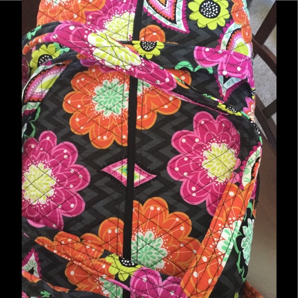 NWT VERA BRADLEY LARGE DUFFEL - Picture 3 of 4