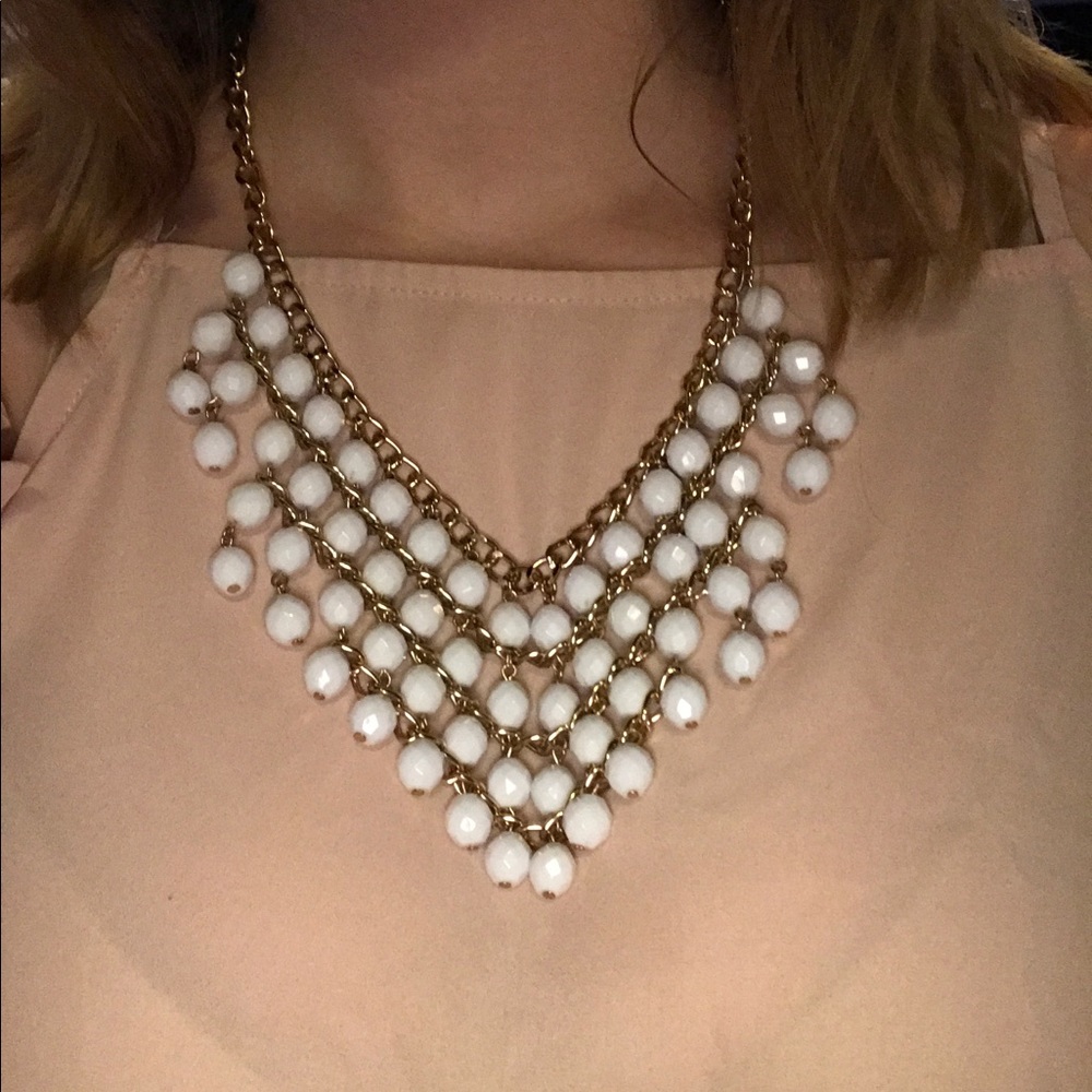 Whit and gold statement necklace