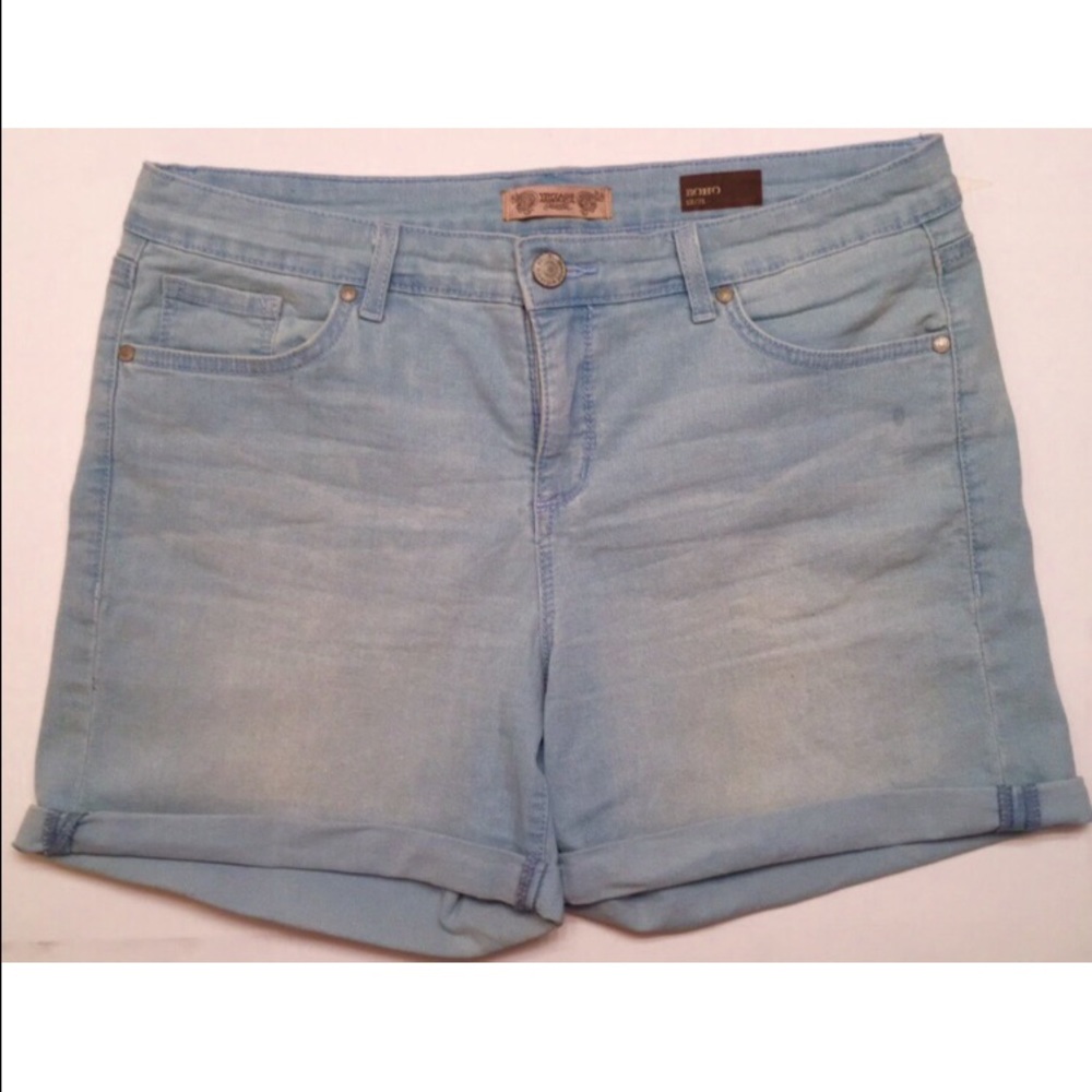 Light Wash Vintage America Jean Shorts!