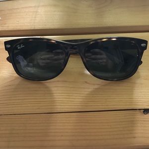 Ray Ban Wayfarer (new model)