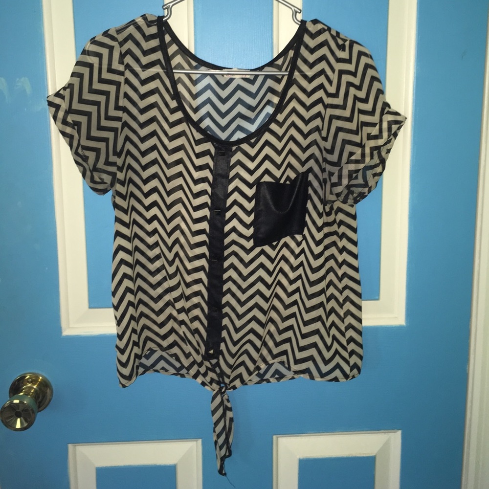 Black and cream chevron print chiffon top.