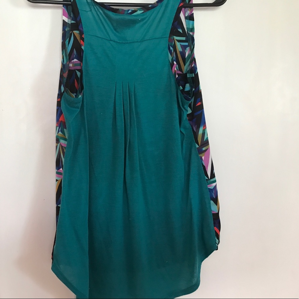 Multi- color Pattern Top - Picture 2 of 3