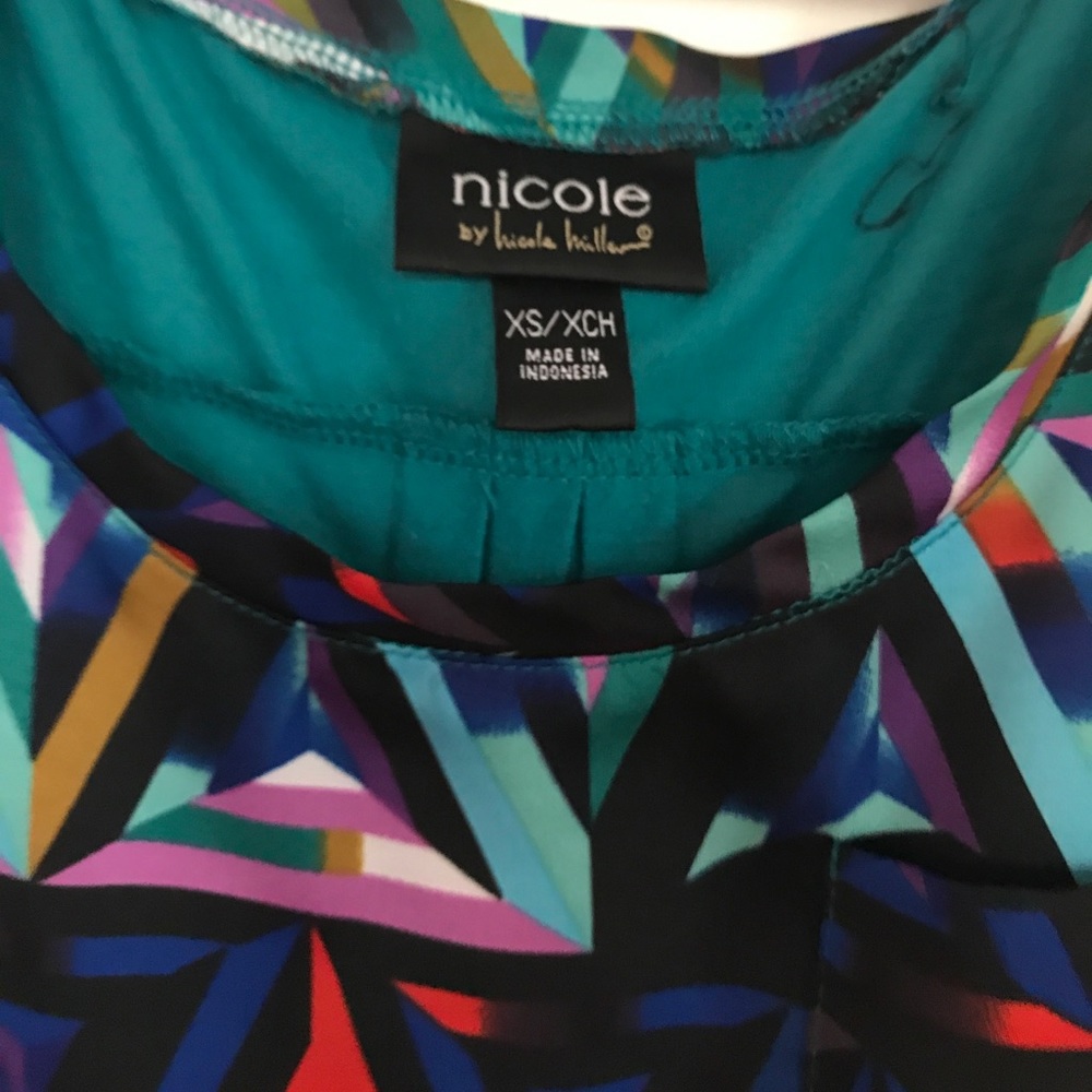 Multi- color Pattern Top - Picture 3 of 3