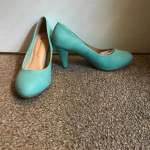 Teal high heels never worn