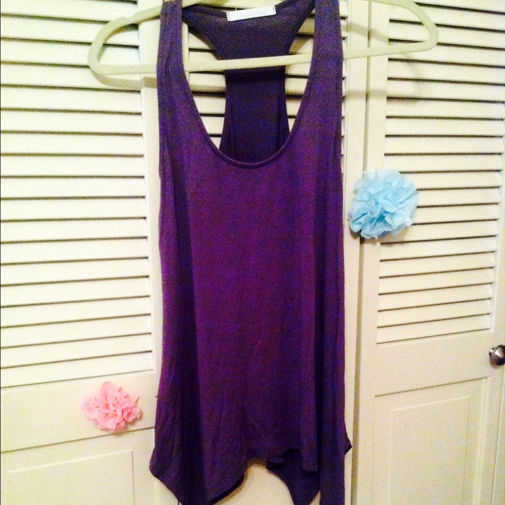 Sleeveless tee with airy bottom