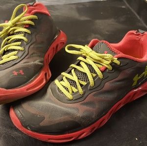 Womens under armour spine size 10