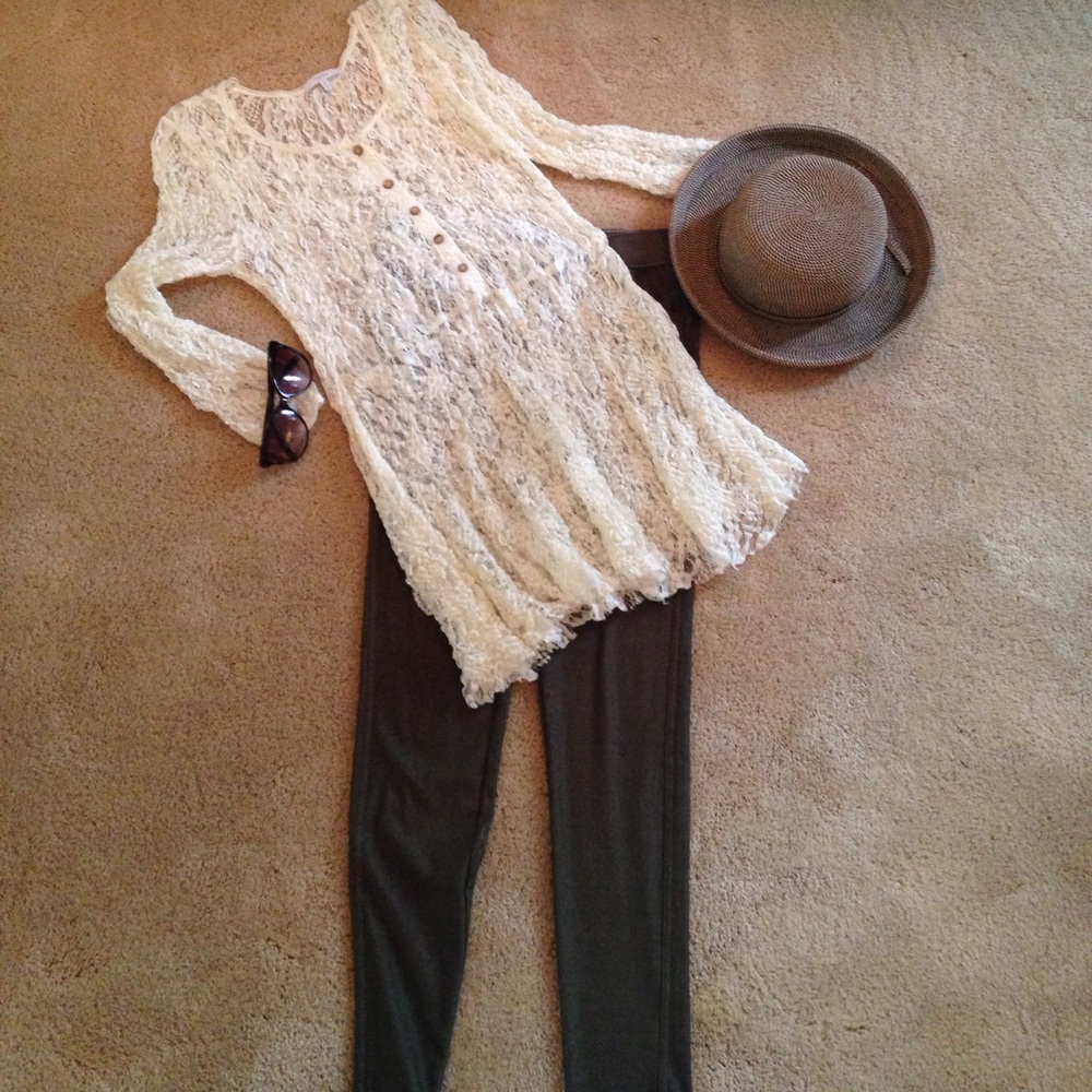 Mystree lace stretch top