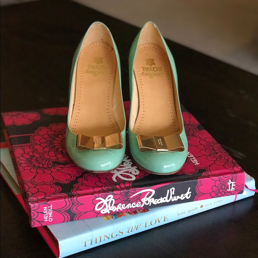 Kate Spade Karolina pumps in seafoam with gold bow