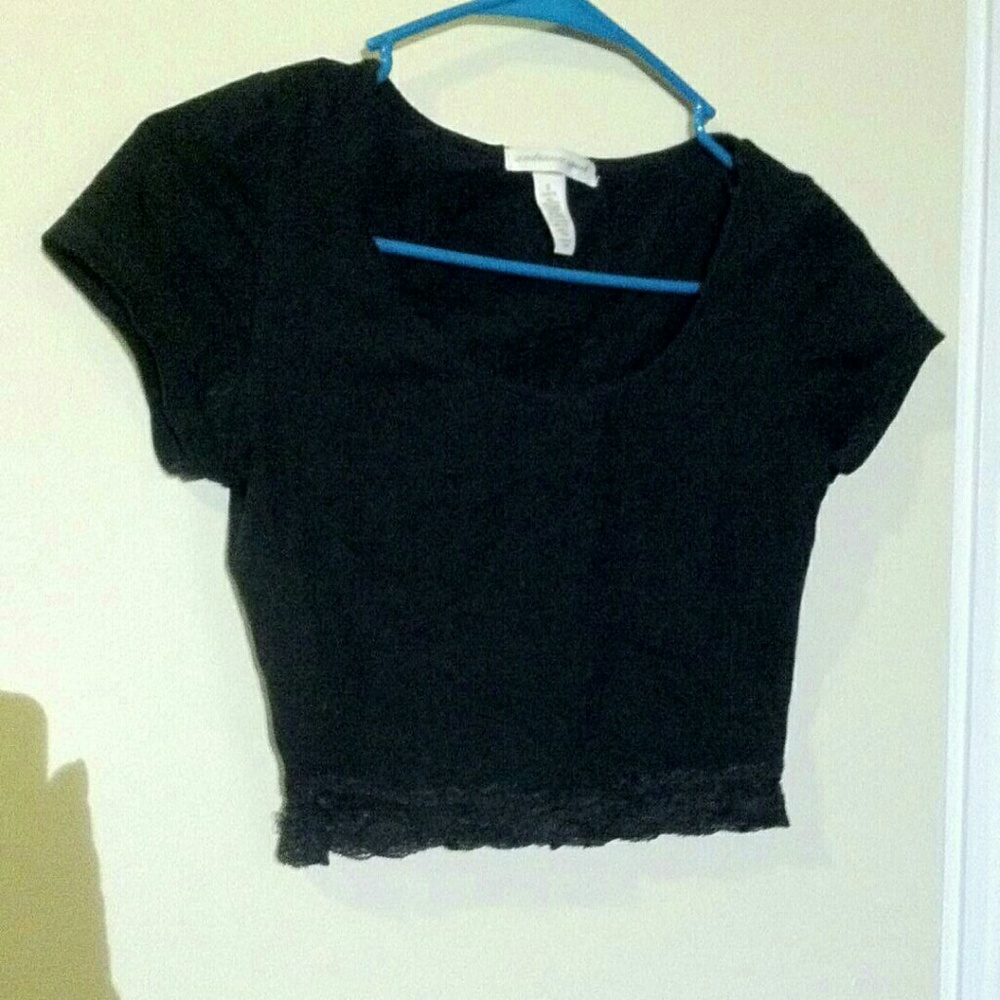 Lace trim black crop top