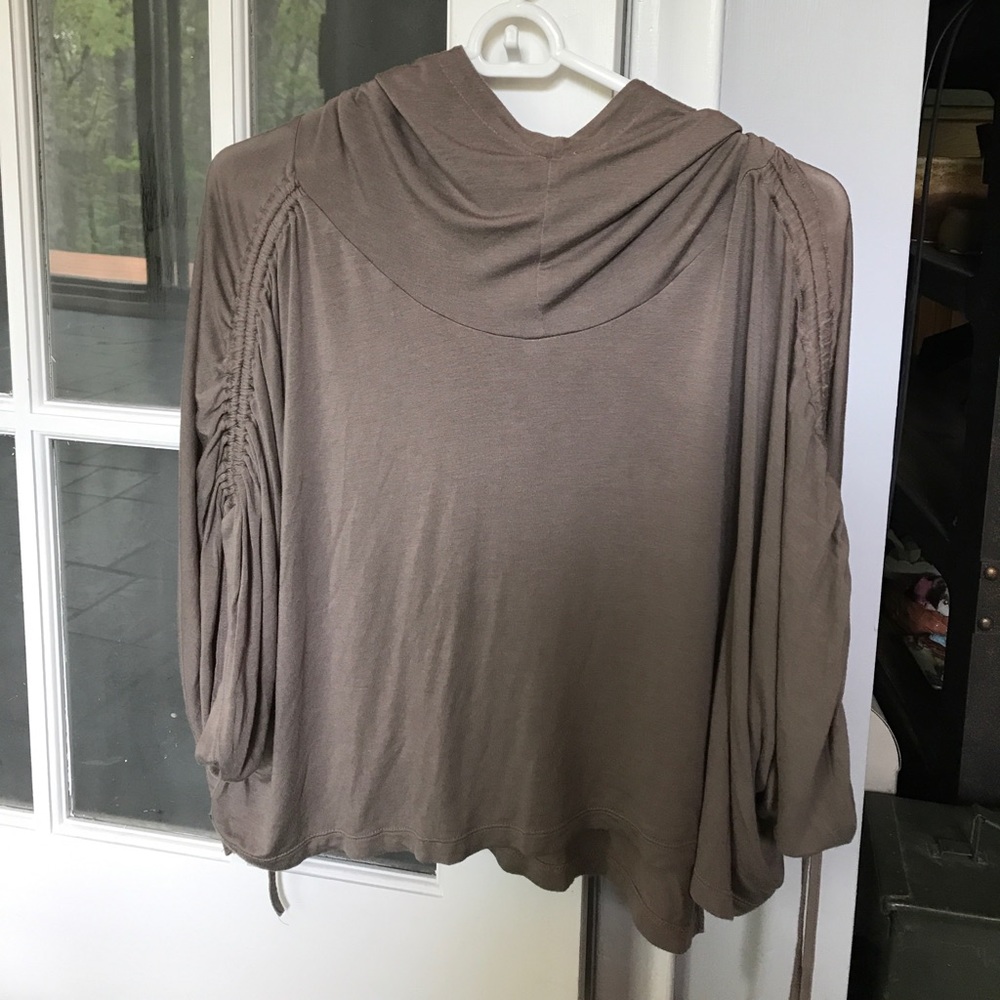 Matte crop top.