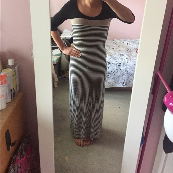 Max Studio Dresses & Skirts - Max Studio 3/4 sleeve maxi dress