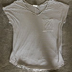 Striped loose fitted vneck