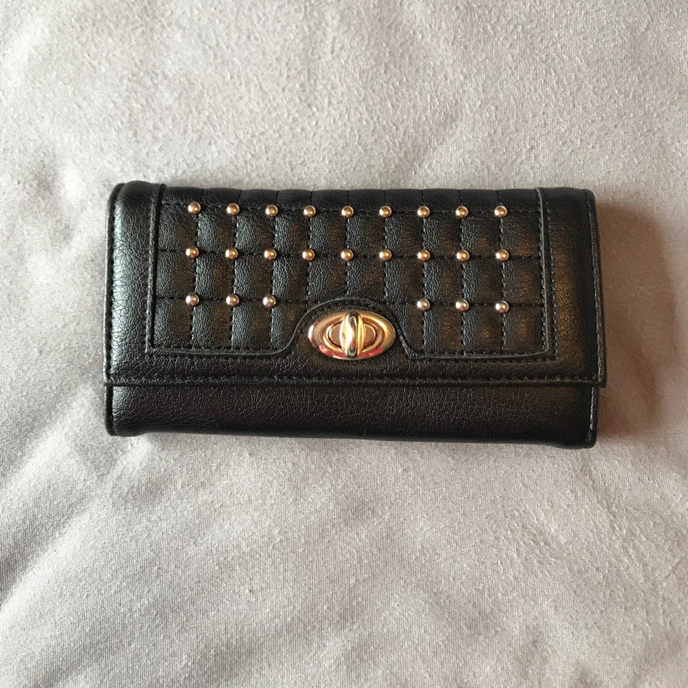 Black clutch