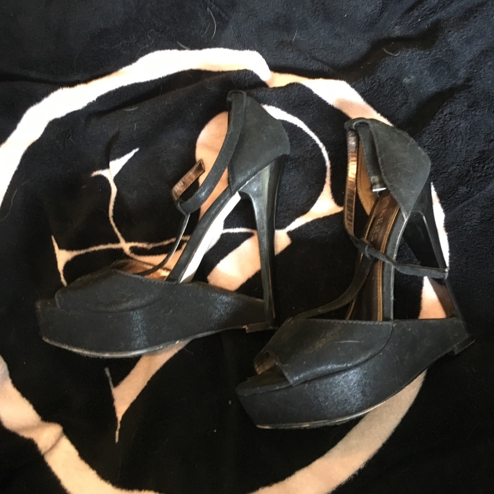 Worn once size 6 bakers black heels