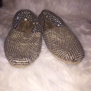 Gold Toms size 11 💕