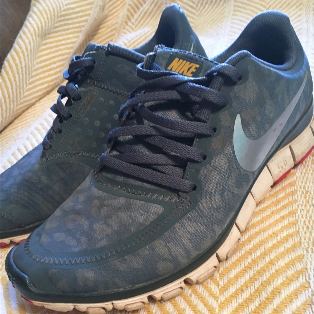 Nike tennis shoes. Size 7