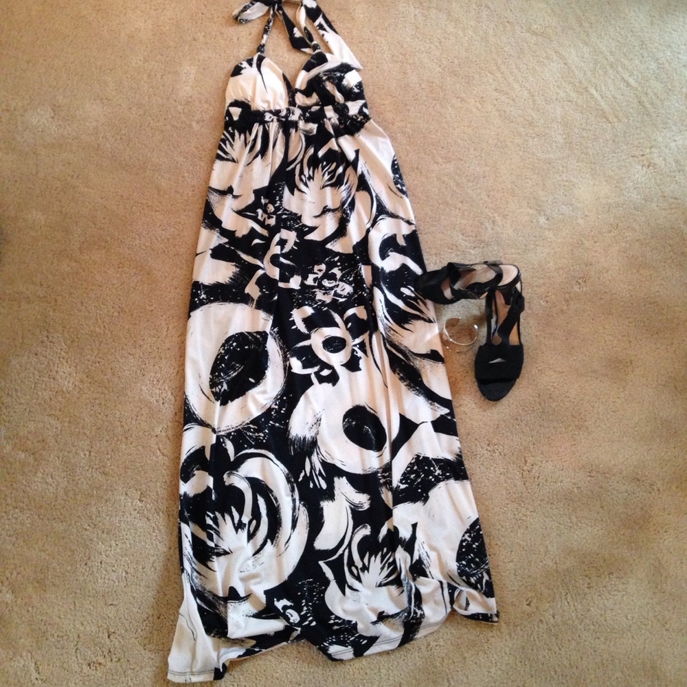 Alyn Paige dress