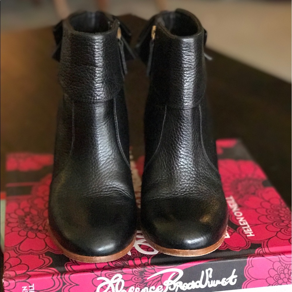 Kate Spade Lanise black leather ankle boots /bows