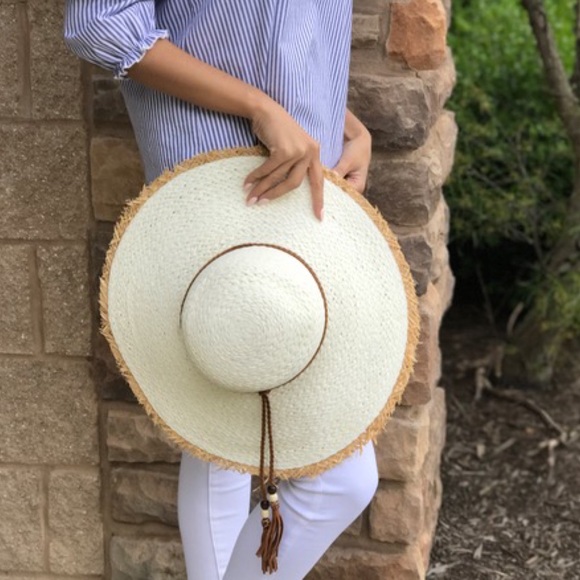 🌸Cream Boater Hat - Picture 3 of 3