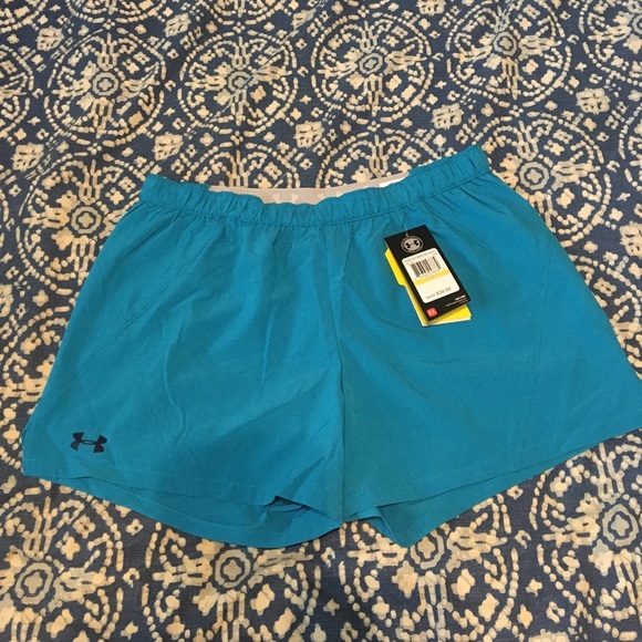Under Armour whisper shorts - Picture 1 of 3