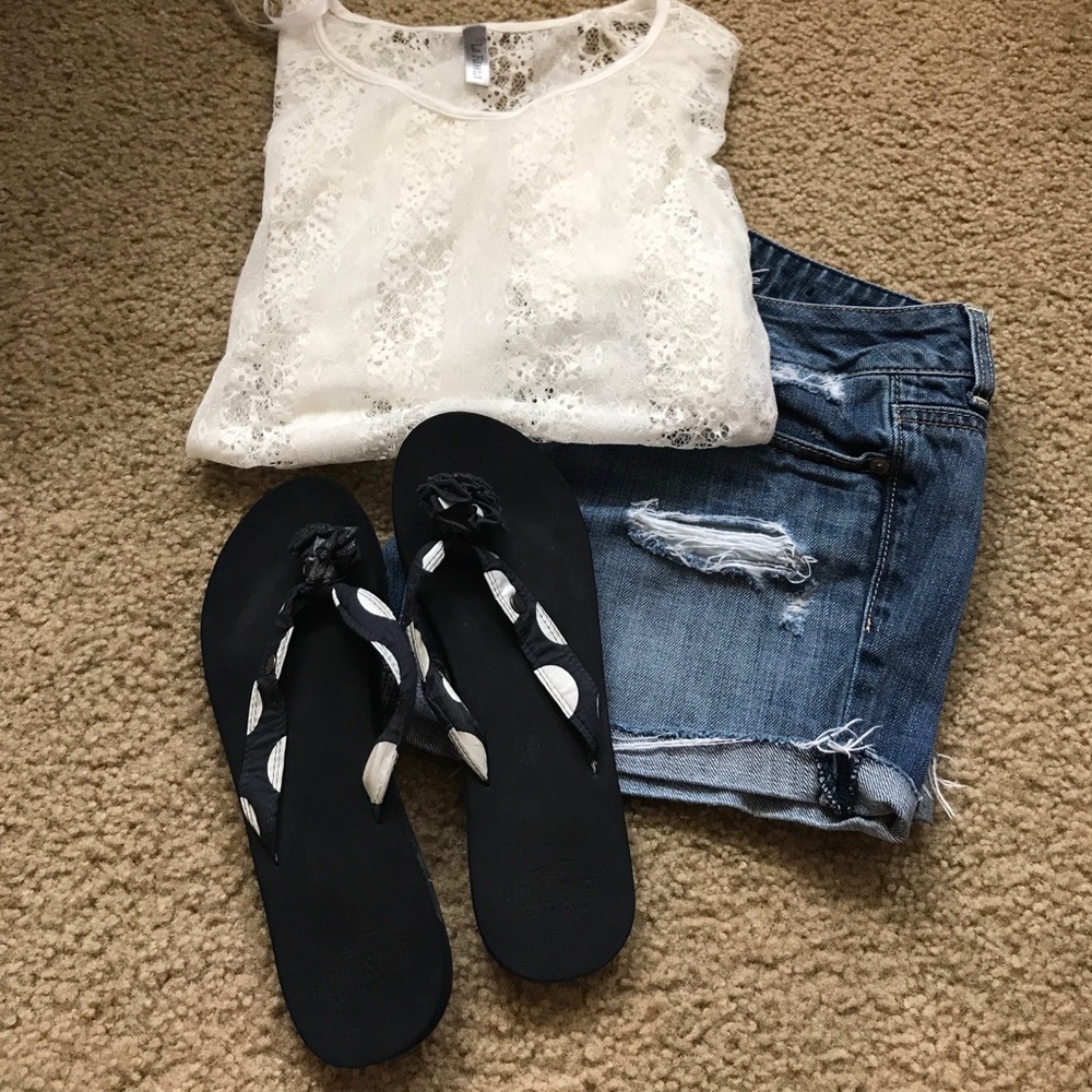 Hollister size 6/7 Polka dot flip flops