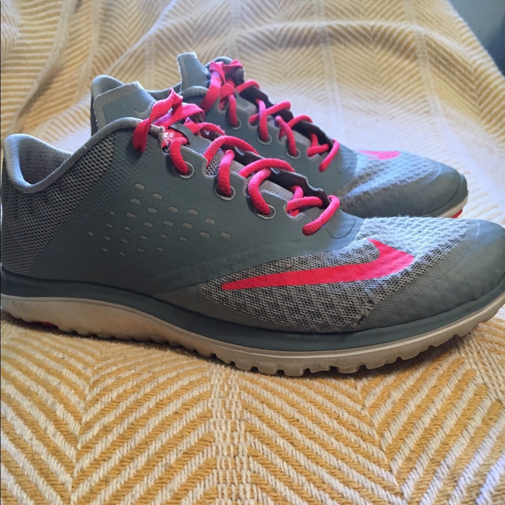 💥SOLD💥Nike tennis shoes. Size 6.5