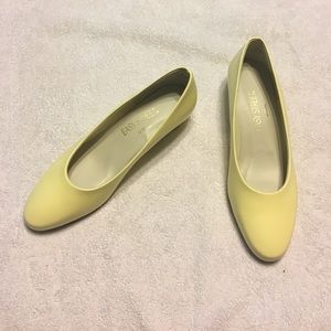 Easy Street Classic Pumps