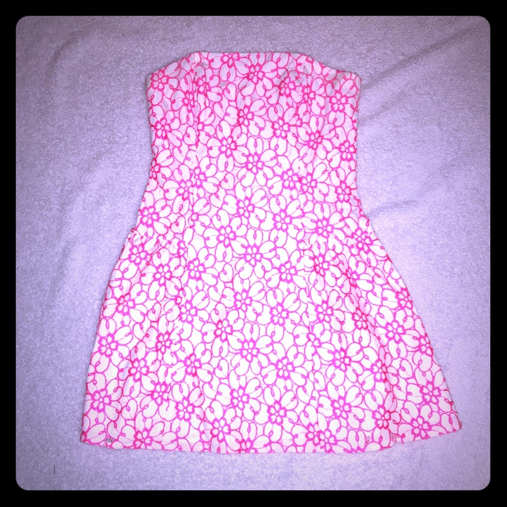 NWOT. Strapless Pink and white lace detail!